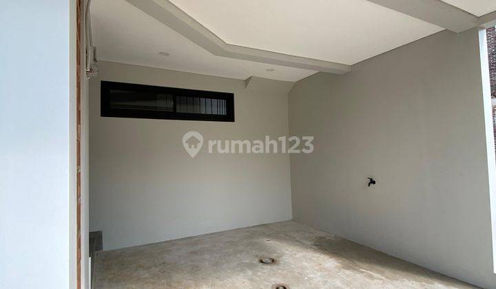 Rumah Modern Dekat Tol di Jakarta Selatan , Promo Akhir Tahun  2