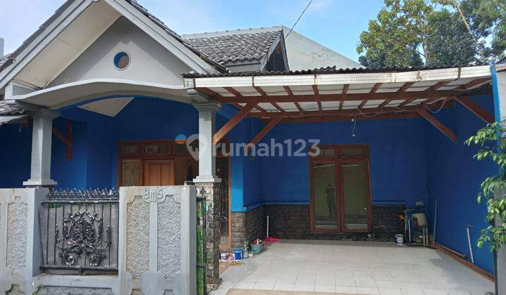 Rumah Nyaman Lokasi di Hook, Dekat Pintu Keluar Tol Desari 2