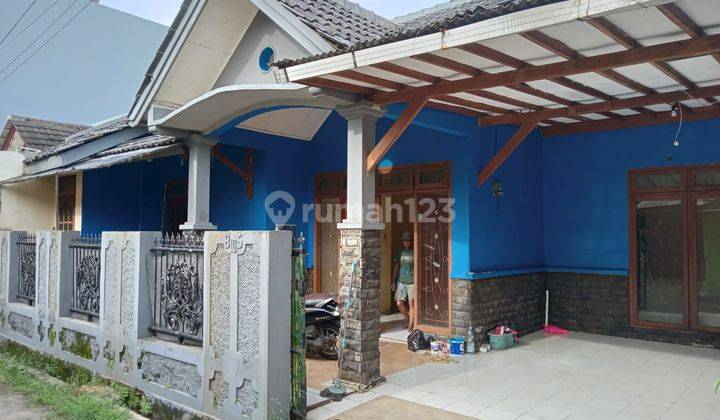 Rumah Nyaman Lokasi di Hook, Dekat Pintu Keluar Tol Desari 1