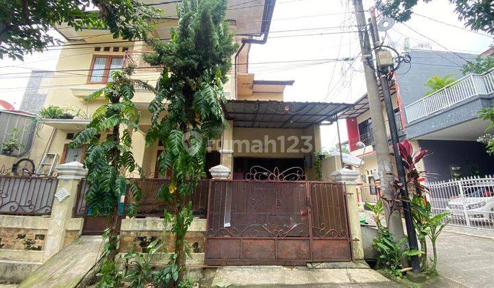 Rumah Modern 2 Lantai Dengan Lokasi Bagus di Komplek Cinere Dekat Ke Tol 1