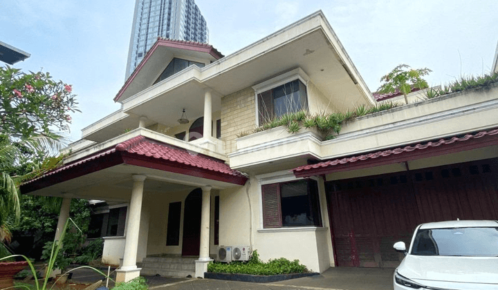 Rumah Mewah Dengan Halaman Luas di Lokasi Strategis Cilandak, Jakarta Selatan 1