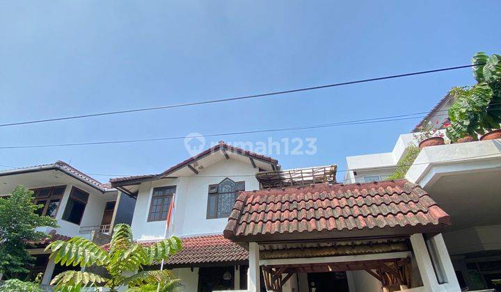 Rumah Terawat di Lebak Bulus, Harga Menarik Dalam Komplek Dekat ke MRT 1