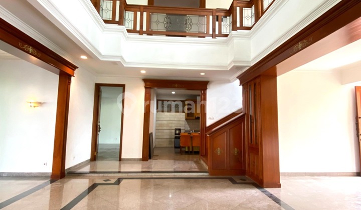 Rumah Mewah 2,5 Lantai dengan Swimming Pool – Cinere dekat ke Area Jakarta Selatan 2