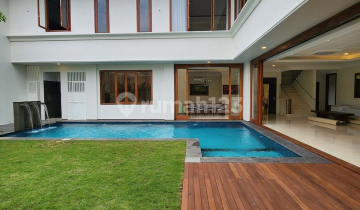 Rumah Mewah dengan Kolam Renang di Kemang – Jakarta Selatan 2