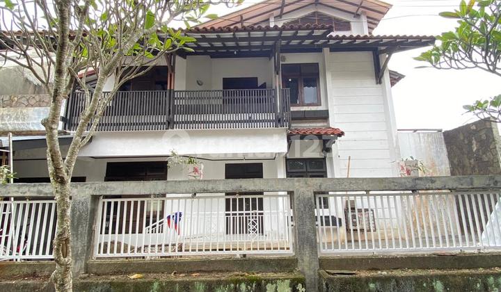 Rumah Nyaman dan Lapang Dalam Komplek Cinere