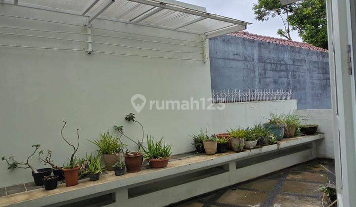 Rumah dengan Kolam Renang di Komplek Cinere - Lokasi Strategis dan Nyaman 2