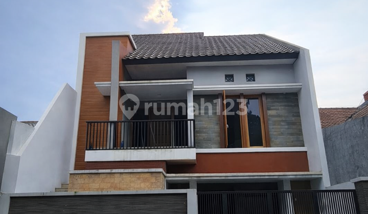 3-Storey House in a Comfortable Complex in Sawangan 3-Storey House in a Comfortable Complex in Sawangan