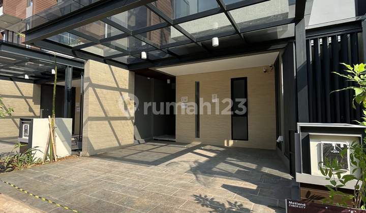 Newly Built House Tidy in Metland Puri Eligible for Mortgage 2