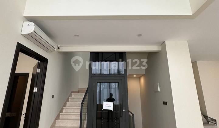 RUMAH RAPIH 3 LANTAI DI GADING SERPONG JARANG ADA