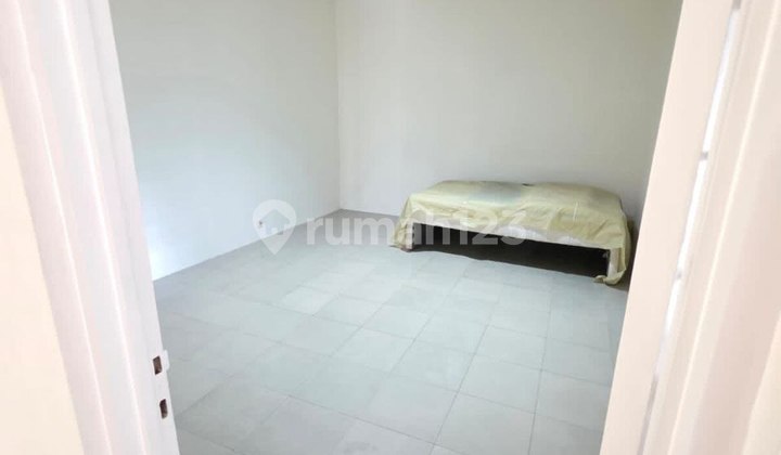 Corner House in North Lippo Karawaci Near Toll Road 2