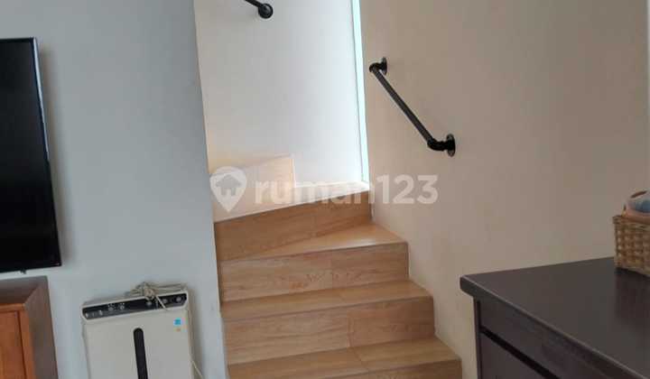 JUAL CEPAT RUMAH HOEK CANTIK DI LIPPO KARAWACI