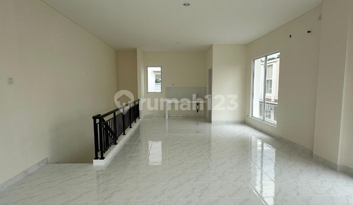 RUKO HOEK 5 PARKIRAN COCOK UNTUK USAHA GADING SERPONG RUKO HOEK 5 PARKIRAN COCOK UNTUK USAHA GADING SERPONG