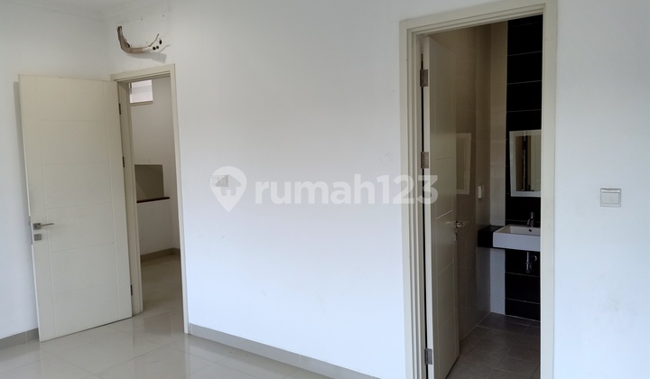 Must Sell This Month, Neat House in Faraday Cluster Summarecon Gading Serpong 2