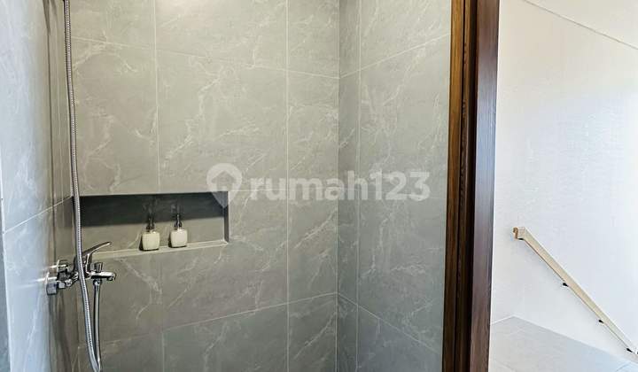 Rumah Baru Dekat Sekolah Santa Ursula di BSD 2