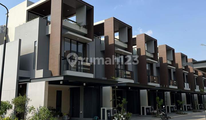 RUMAH SEMI DETACHED BARU RENOV DI METLAND CYBER PURI