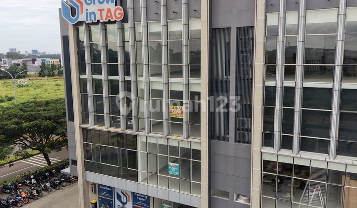 Large 4-Storey Shophouse Facing Main Road BSD Large 4-Storey Shophouse Facing Main Road BSD