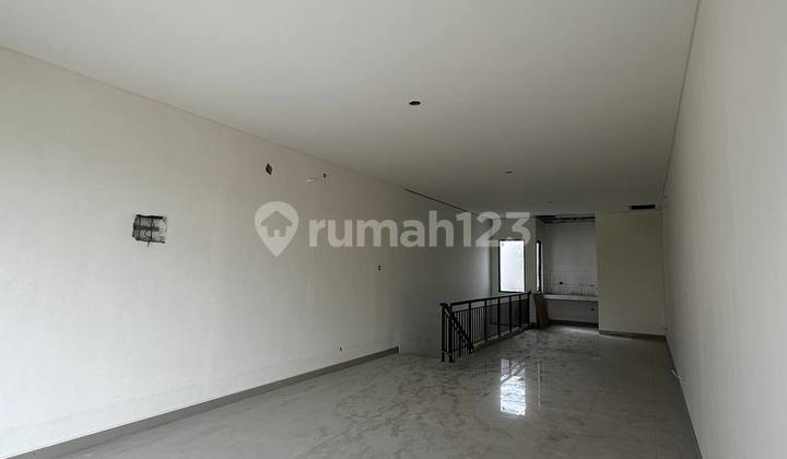READY-TO-OCCUPY SHOPHOUSE FACING THE ROAD IN GADING SERPONG 1