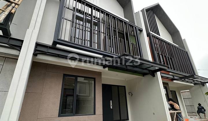 Rumah baru renov sangat rapih di summarecon gading serpong Rumah baru renov sangat rapih di summarecon gading serpong