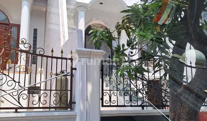 3-story house ready to occupy beautiful waling-waling PIK 1 Indo car.