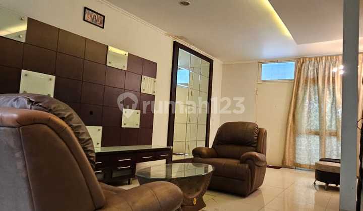 Rumah Tanjung Duren Jakarta Barat Pinggir Jalan bisa Buat Usaha