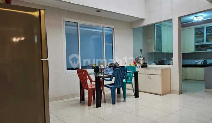 Tanjung Duren West Jakarta house by the roadside, suitable for business. 2