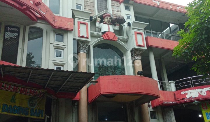3-Story Shop House on Major Mayjend Sungkono Road, Strategic Location 2