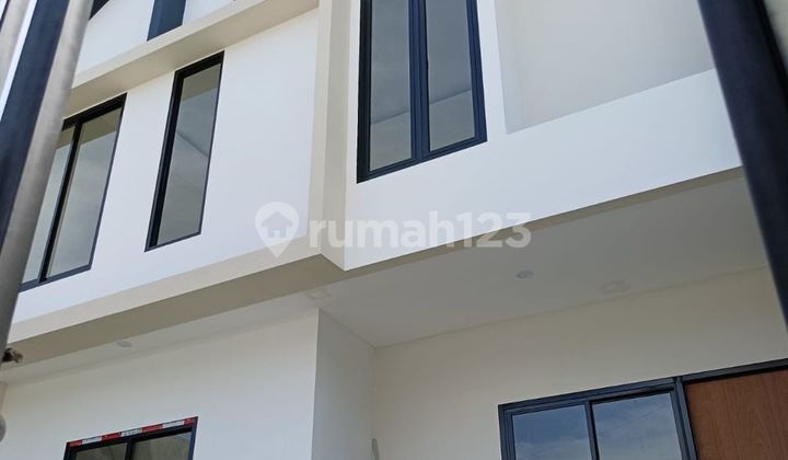 Rumah Baru Modern Mulyosari Utara Siap Huni