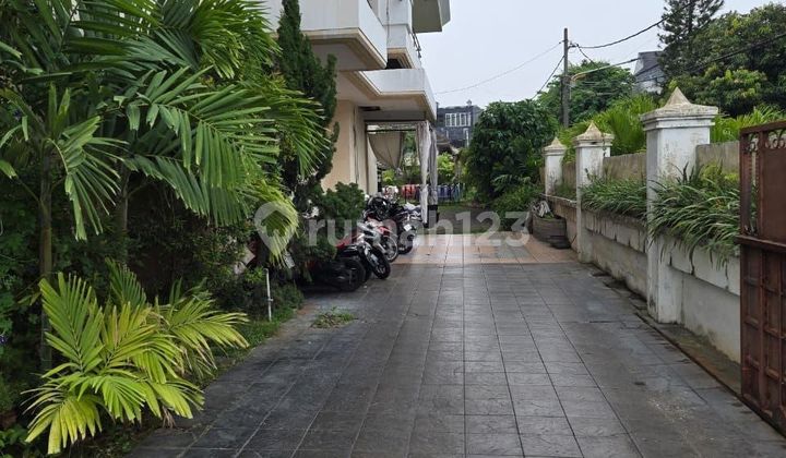 Rumah Dharmahusada Indah Mewah Strategis