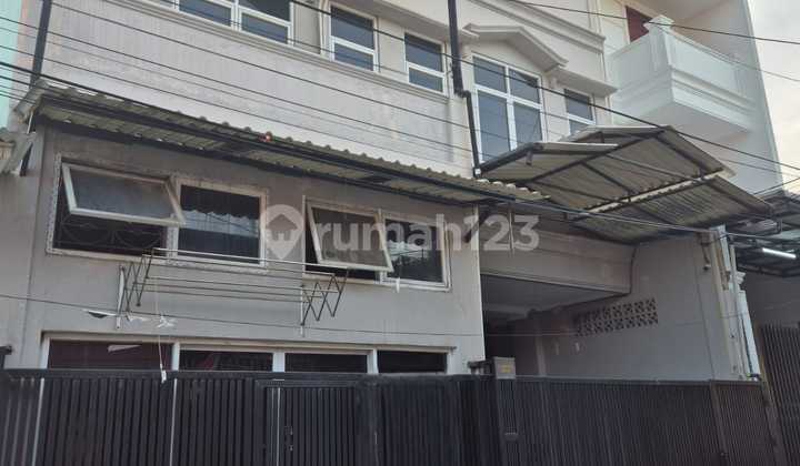 Rudy Cen Dijual Rumah di Jelambar 8,5X17,5 Semifurnished 2