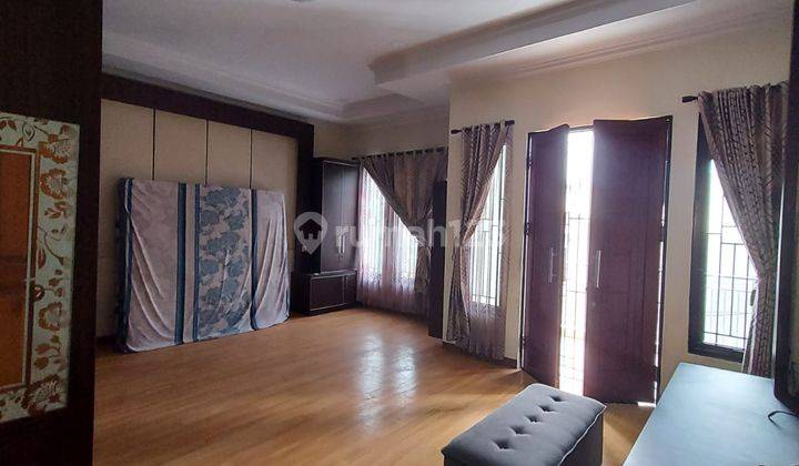 Rudy Cen Taman Royal Tangerang 10x15 Full Furnished 2,5 Lantai 8