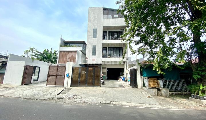 RUDY CEN Dijual Gedung ex workshop Kebon Jeruk ada lift