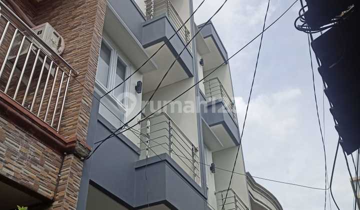 RUDY CEN Dijual rumah di Tanjung Duren 3,5x11 dekat pasar kopro