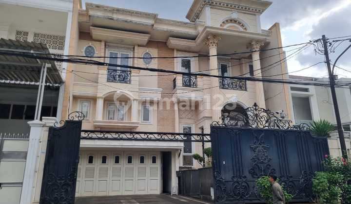 Rudy Cen Rumah Dijual di Green Garden 2