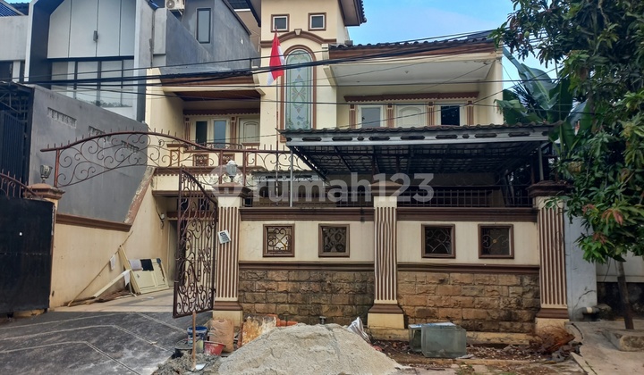 Rudy Cen Rents a House in Carina Sayang Complex Near Puri Indah