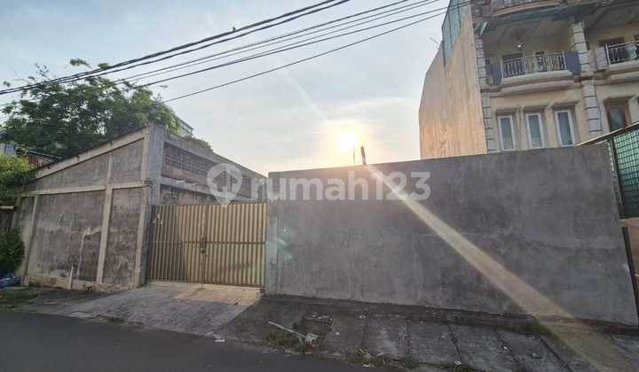 RUDY CEN sells land in Jelambar near the main road, wide road.