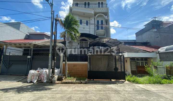 RUDY CEN Dijual rumah di Green Garden 6x15 Lokasi strategis