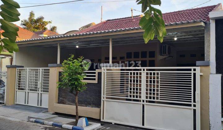 Dijual Rumah Minimalis *BARU RENOVASI*
Lokasi Perum Wisma Bungurasih
Waru Sidoarjo
_(Alamat Sidoarjo - Akses surabaya) 1