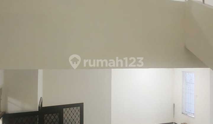 Affordable Ready-to-Live Newly Renovated House in Dharmahusada Housing Estate, Surabaya. 2