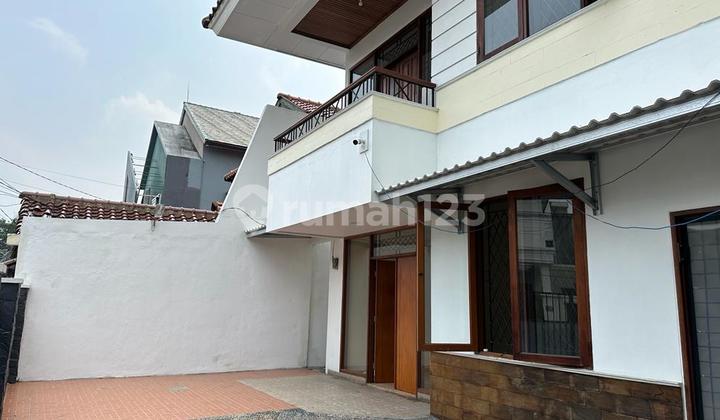 House Suitable for Office and Living in Senayan, Near Moestopo University & Sency Mall 2