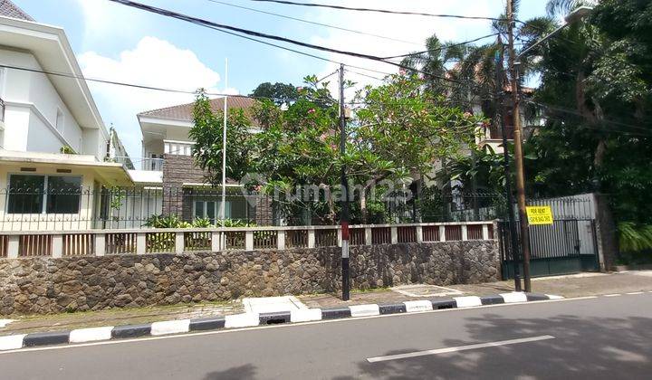 Luxurious House in Taman Menteng, Jakarta 2