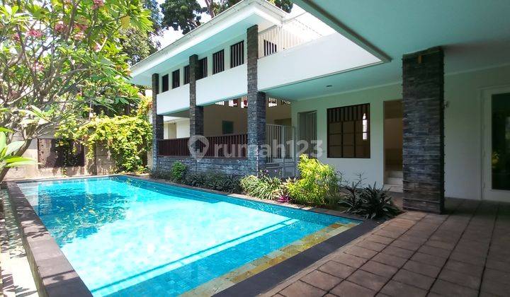 Luxurious House in Taman Menteng, Jakarta 1