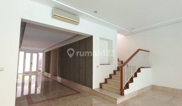 Luxurious House in Taman Menteng, Jakarta 4
