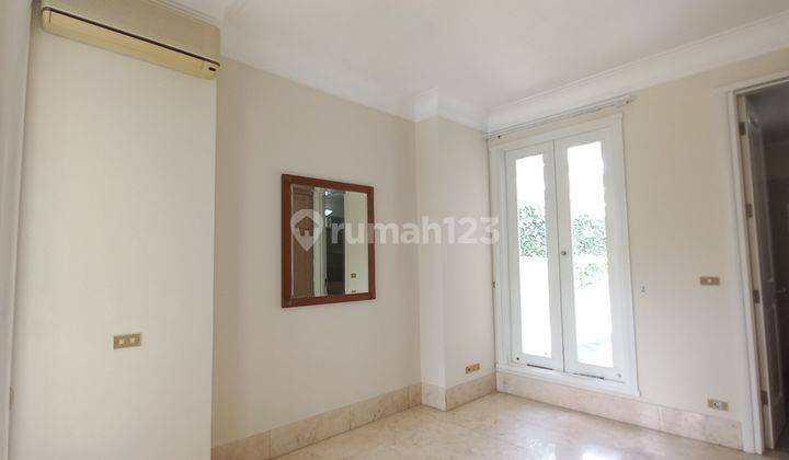 Luxurious House in Taman Menteng, Jakarta 7