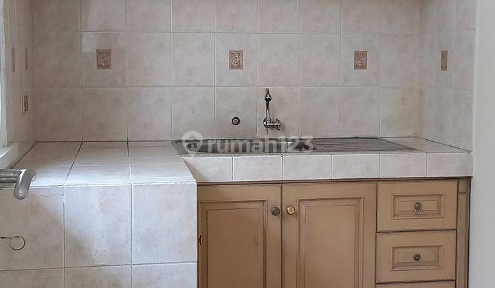 Luxurious House in Taman Menteng, Jakarta 9
