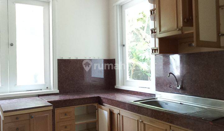 Luxurious House in Taman Menteng, Jakarta 11