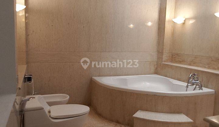 Luxurious House in Taman Menteng, Jakarta 12