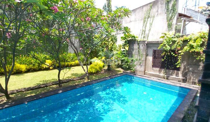 Luxurious House in Taman Menteng, Jakarta 14