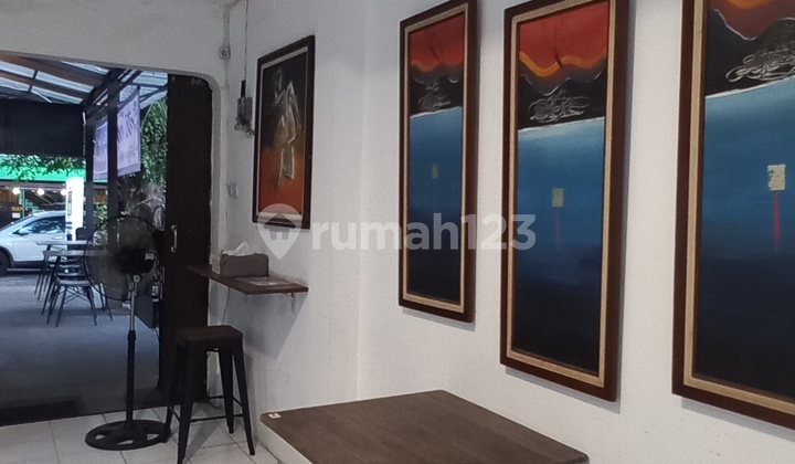 Restaurant House with Spacious Parking on the Side of a Wide Road in Benhil Pejompongan, Central Jakarta