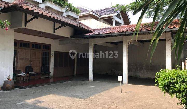 Rumah 1,5 lantai bisa kantor area kommersil yg strategis di jln utama Tebet 2