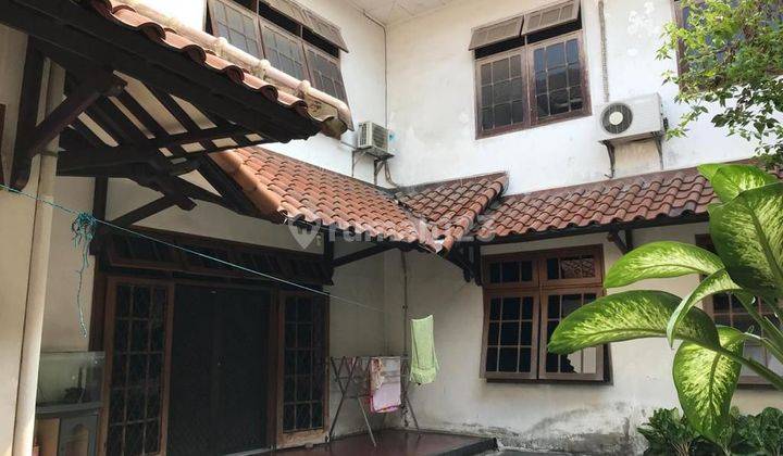 Rumah 1,5 lantai bisa kantor area kommersil yg strategis di jln utama Tebet 1